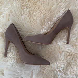 •Vince Camuto• pointed toe heels